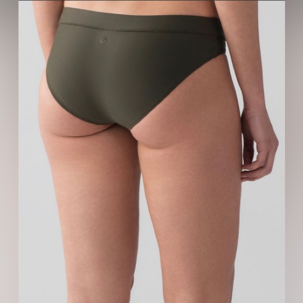 Lululemon tidal flow bottom 6 nwt